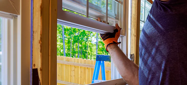 >Bay Window Curtain Rail Track in Parry Sound, Ontario